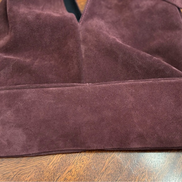 Anna Paola Chic Burgundy Suede Tote Bag - Picture 8 of 8